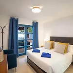 Angelita Villa *