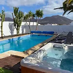 Angelita Villa *